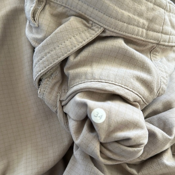 LULULEMON Men's Tan Shorts Size 34 in Excellent Condition - Picture 6 of 6